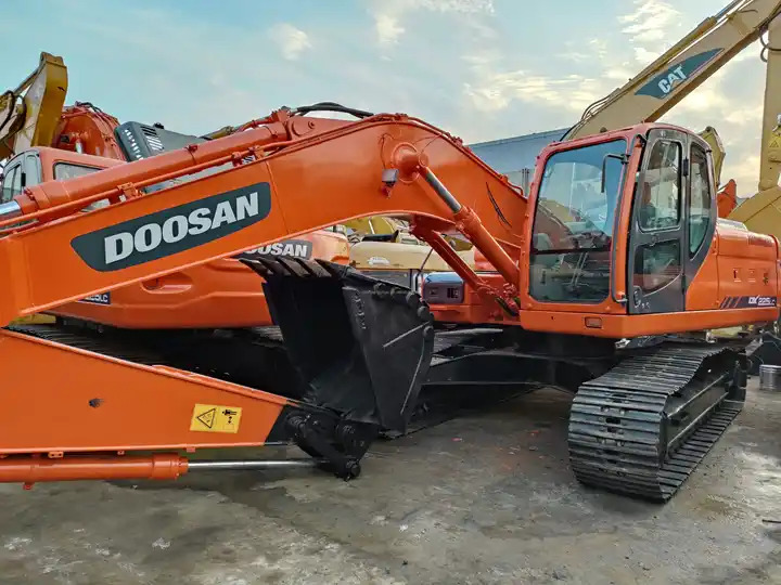 Used excavator Doosan DX60 with excellent working condition on sale Used Doosan DX60 excavator, Doosan DX60 mini excavators - 크롤러 굴삭기 : 사진 2 Used excavator Doosan DX60 with excellent working condition on sale Used Doosan DX60 excavator, Doosan DX60 mini excavators - 크롤러 굴삭기 : 사진 2