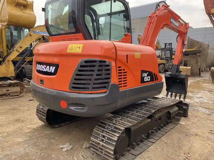 Used excavator Doosan DX60 with excellent working condition on sale Used Doosan DX60 excavator, Doosan DX60 mini excavators - 크롤러 굴삭기 : 사진 4 Used excavator Doosan DX60 with excellent working condition on sale Used Doosan DX60 excavator, Doosan DX60 mini excavators - 크롤러 굴삭기 : 사진 4
