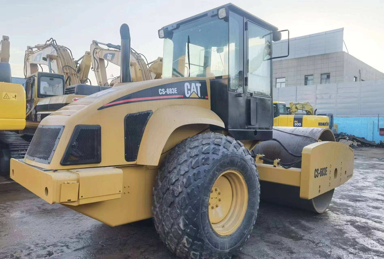Used Road making machine CAT CS 683E roller - 로드 롤러 : 사진 3 Used Road making machine CAT CS 683E roller - 로드 롤러 : 사진 3
