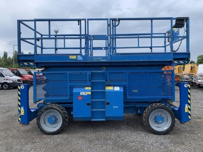 Genie GS5390 - 18m - 4x4 - Diesel - 시저 리프트 : 사진 5 Genie GS5390 - 18m - 4x4 - Diesel - 시저 리프트 : 사진 5