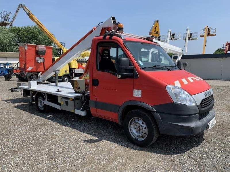 Iveco Daily Multitel 160 ALU DS - 16m - 트럭 탑재 고가작업 플랫폼 : 사진 1 Iveco Daily Multitel 160 ALU DS - 16m - 트럭 탑재 고가작업 플랫폼 : 사진 1