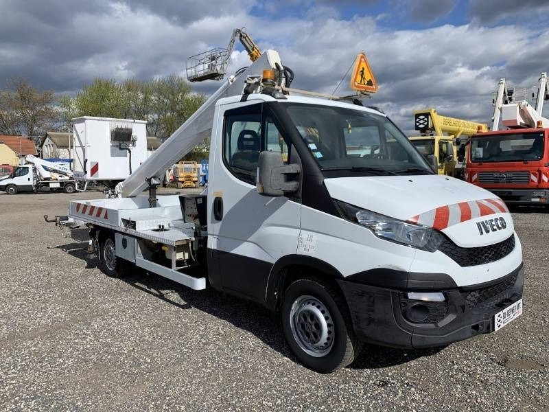 Iveco Daily Multitel 160 ALU DS - 16m - 트럭 탑재 고가작업 플랫폼 : 사진 1 Iveco Daily Multitel 160 ALU DS - 16m - 트럭 탑재 고가작업 플랫폼 : 사진 1