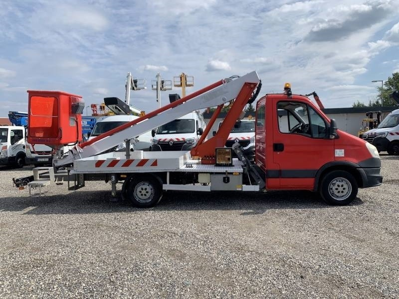Iveco Daily Multitel 160 ALU DS - 16m - 트럭 탑재 고가작업 플랫폼 : 사진 4 Iveco Daily Multitel 160 ALU DS - 16m - 트럭 탑재 고가작업 플랫폼 : 사진 4