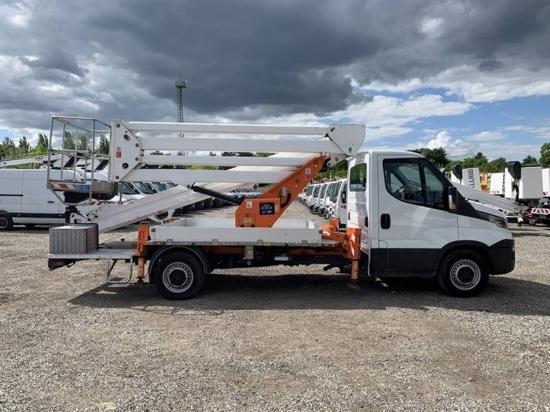 Iveco Daily Oil&Steel Snake 2413 Plus - 23,5m, 250kg - 트럭 탑재 고가작업 플랫폼 : 사진 4 Iveco Daily Oil&Steel Snake 2413 Plus - 23,5m, 250kg - 트럭 탑재 고가작업 플랫폼 : 사진 4
