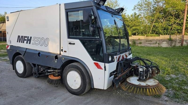 Mfh 5500 sweeper - with air conditionier - 거리 청소 차량 : 사진 1 Mfh 5500 sweeper - with air conditionier - 거리 청소 차량 : 사진 1