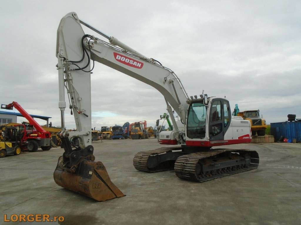 Doosan DX 225 LC with 18m long reach boom - 크롤러 굴삭기 : 사진 2 Doosan DX 225 LC with 18m long reach boom - 크롤러 굴삭기 : 사진 2