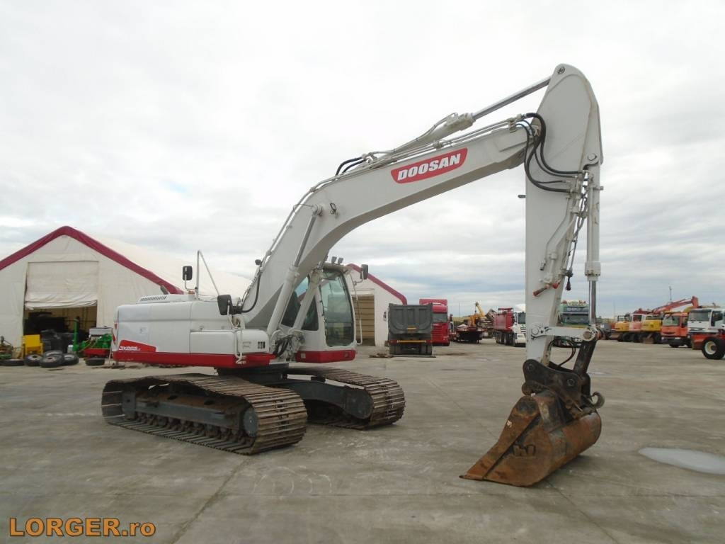 Doosan DX 225 LC with 18m long reach boom - 크롤러 굴삭기 : 사진 5 Doosan DX 225 LC with 18m long reach boom - 크롤러 굴삭기 : 사진 5