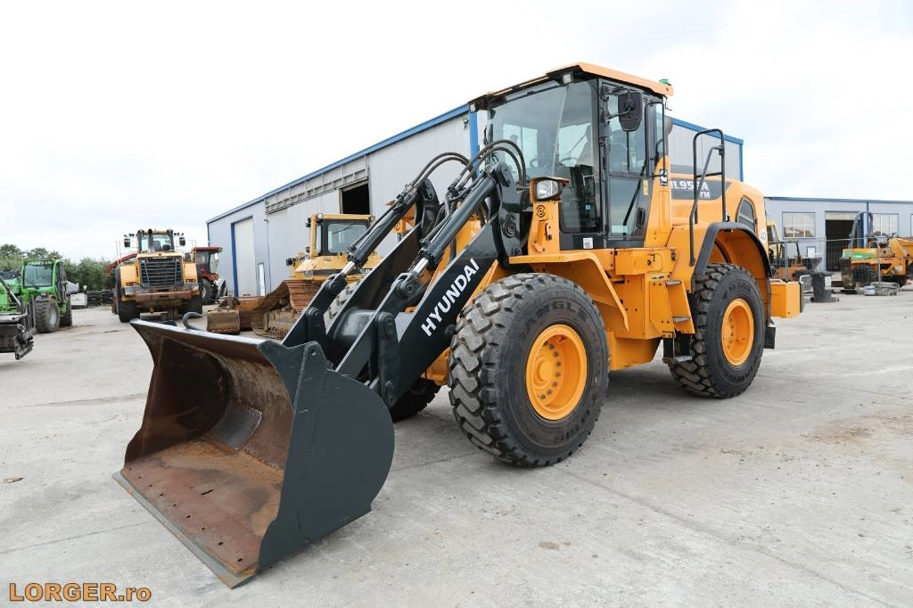 Hyundai HL 955 A - 휠 로더 : 사진 1 Hyundai HL 955 A - 휠 로더 : 사진 1