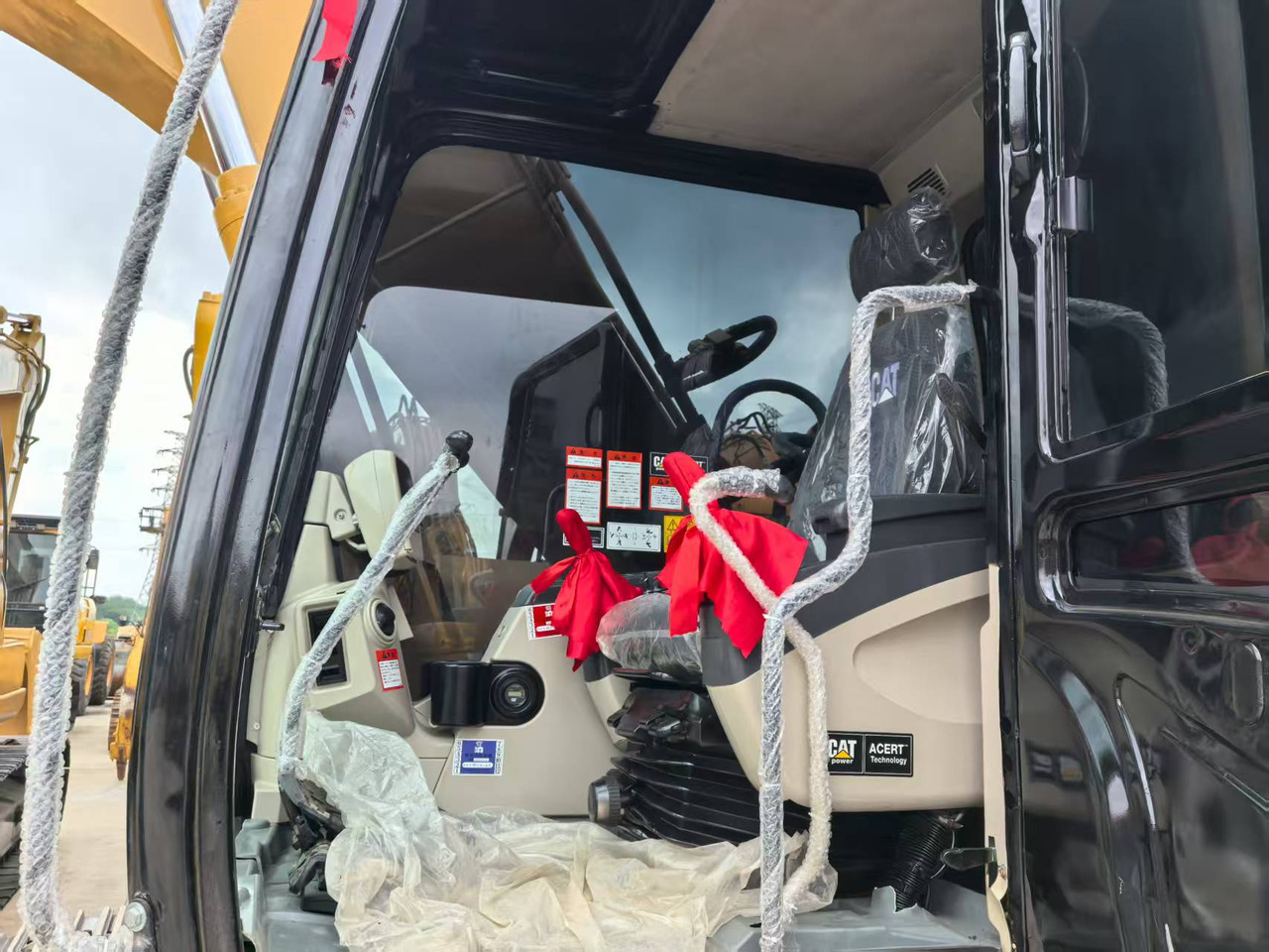 CATERPILLAR 320c - 크롤러 굴삭기 : 사진 4 CATERPILLAR 320c - 크롤러 굴삭기 : 사진 4