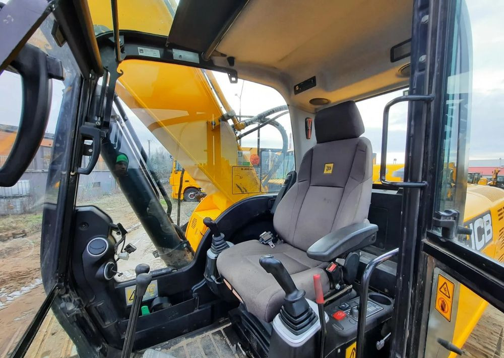 JCB JS 220 - 크롤러 굴삭기 : 사진 3 JCB JS 220 - 크롤러 굴삭기 : 사진 3