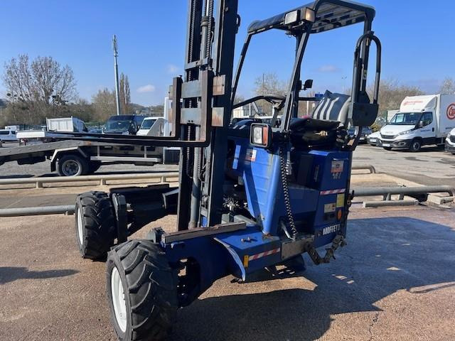 MOFFET M8-25.4 3X3X3 M8-25.4 MULTIDIRECTIONNEL - 트럭 장착 지게차 : 사진 1 MOFFET M8-25.4 3X3X3 M8-25.4 MULTIDIRECTIONNEL - 트럭 장착 지게차 : 사진 1