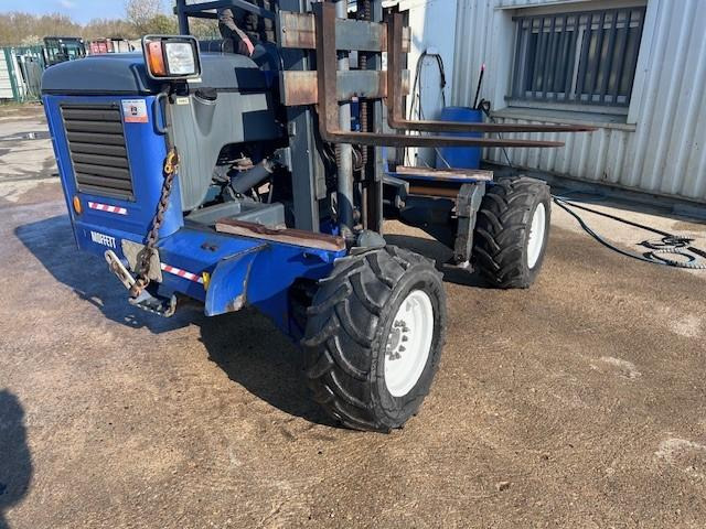 MOFFET M8-25.4 - 트럭 장착 지게차 : 사진 3 MOFFET M8-25.4 - 트럭 장착 지게차 : 사진 3