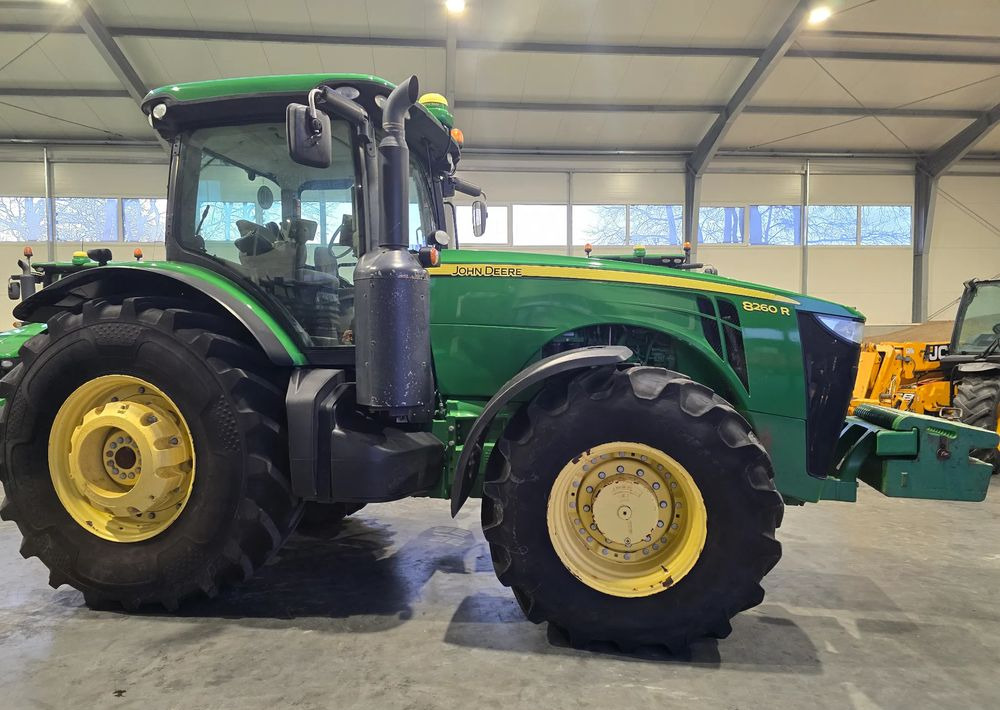 John Deere 8260R - 장궤형 트랙터 : 사진 5 John Deere 8260R - 장궤형 트랙터 : 사진 5
