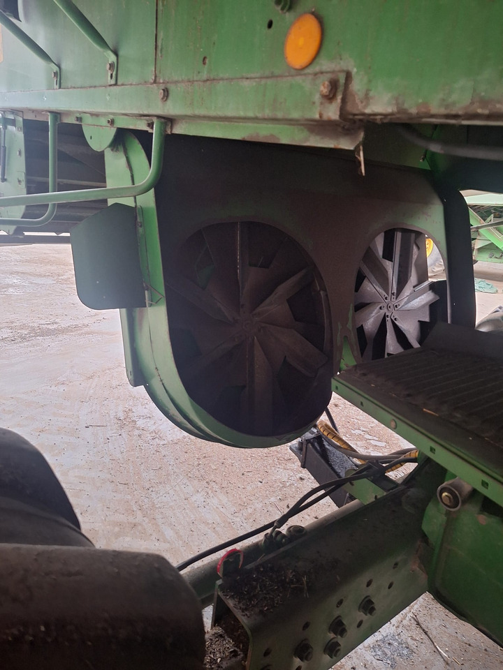 JOHN DEERE T670 - 목초수확기 : 사진 5 JOHN DEERE T670 - 목초수확기 : 사진 5