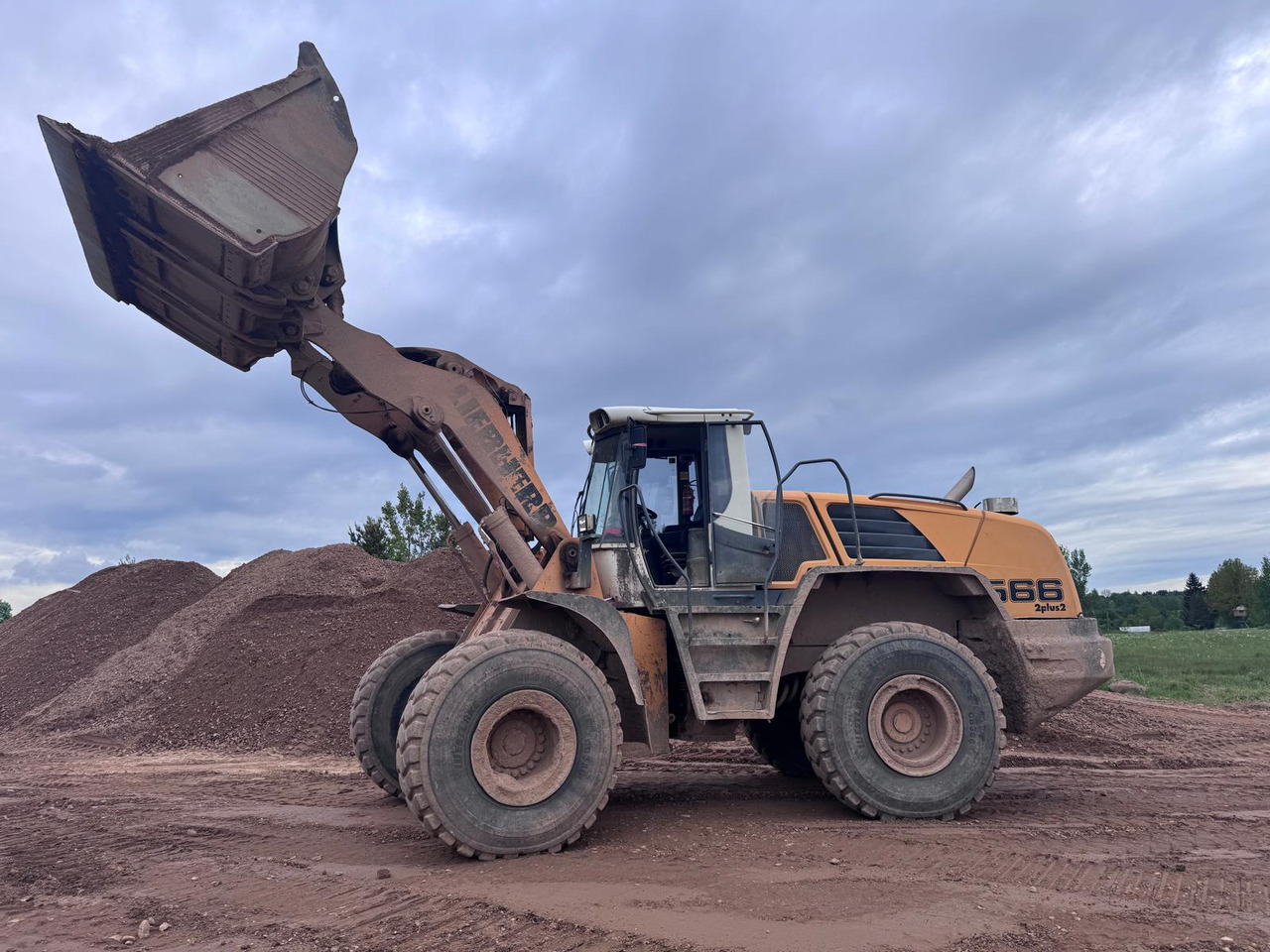 LIEBHERR L566 - 백호 로더 : 사진 2 LIEBHERR L566 - 백호 로더 : 사진 2