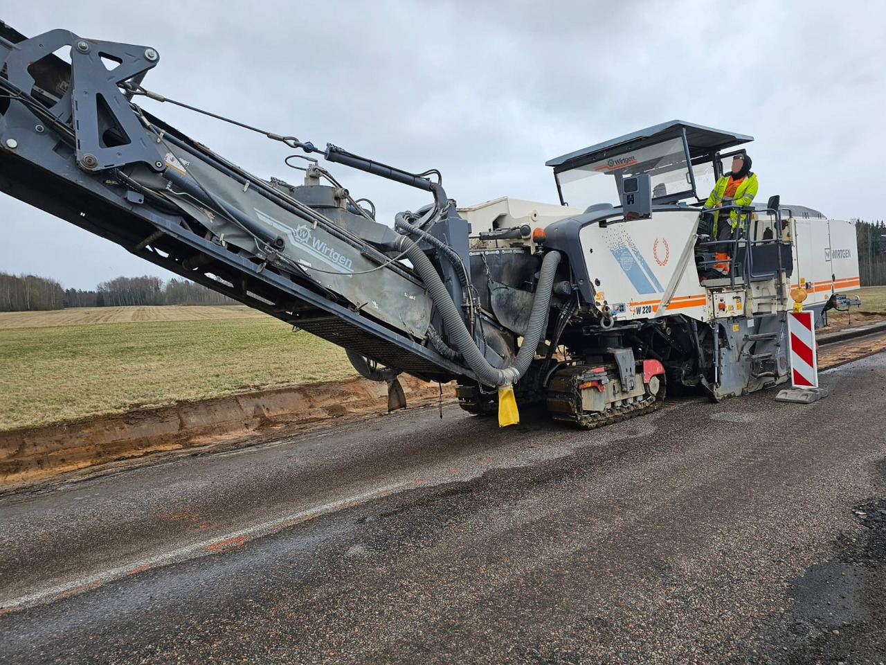 WIRTGEN W220 - 콜드 플래너 : 사진 1 WIRTGEN W220 - 콜드 플래너 : 사진 1