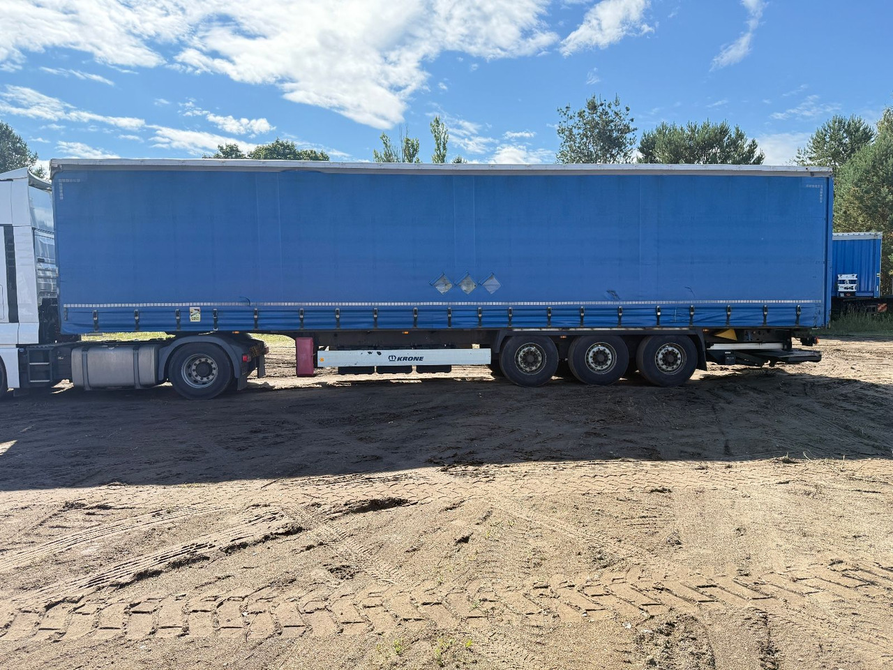 Krone SD mit Faltbare Ladebordwand - 커튼사이더 세미 트레일러 : 사진 4 Krone SD mit Faltbare Ladebordwand - 커튼사이더 세미 트레일러 : 사진 4