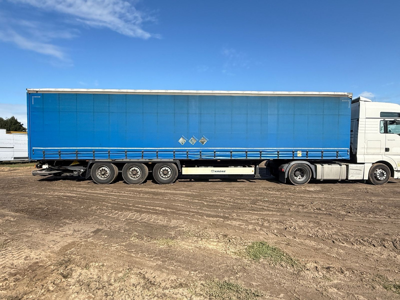 Krone SD mit Faltbare Ladebordwand - 커튼사이더 세미 트레일러 : 사진 3 Krone SD mit Faltbare Ladebordwand - 커튼사이더 세미 트레일러 : 사진 3