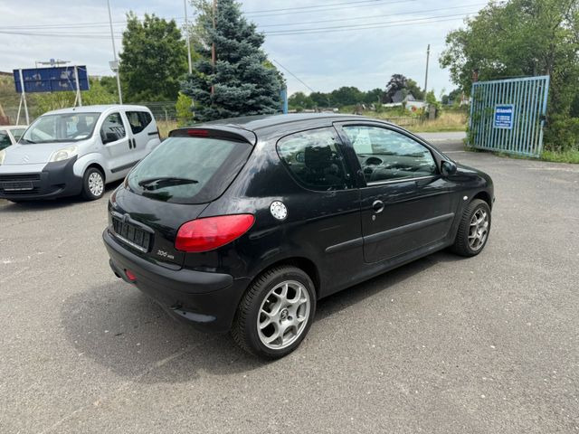 Peugeot 206 1.4 HDi - 세단 : 사진 5 Peugeot 206 1.4 HDi - 세단 : 사진 5