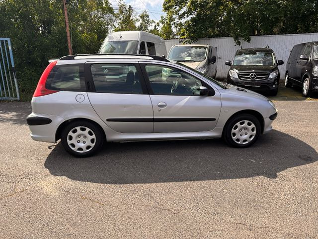 Peugeot 206 SW Grand Filou Cool - 스테이션 왜건 : 사진 5 Peugeot 206 SW Grand Filou Cool - 스테이션 왜건 : 사진 5