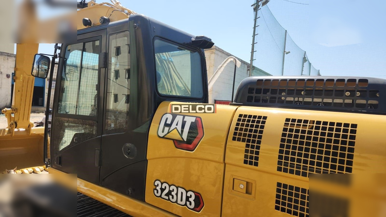 CATERPILLAR 323D3 - 크롤러 굴삭기 : 사진 4 CATERPILLAR 323D3 - 크롤러 굴삭기 : 사진 4