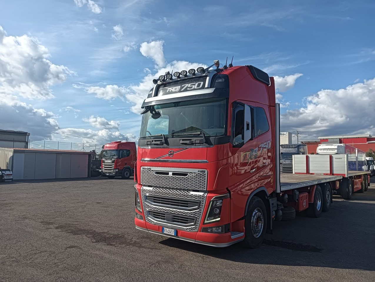 VOLVO FH16 750 - 드롭사이드/ 플랫베드 트럭 : 사진 1 VOLVO FH16 750 - 드롭사이드/ 플랫베드 트럭 : 사진 1