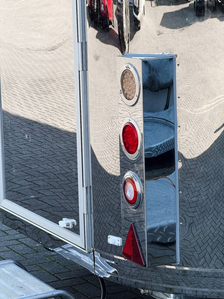 Esselmann Delistar Foodtruck 6000 ähn. Airstream - 자판기 트레일러 : 사진 4 Esselmann Delistar Foodtruck 6000 ähn. Airstream - 자판기 트레일러 : 사진 4