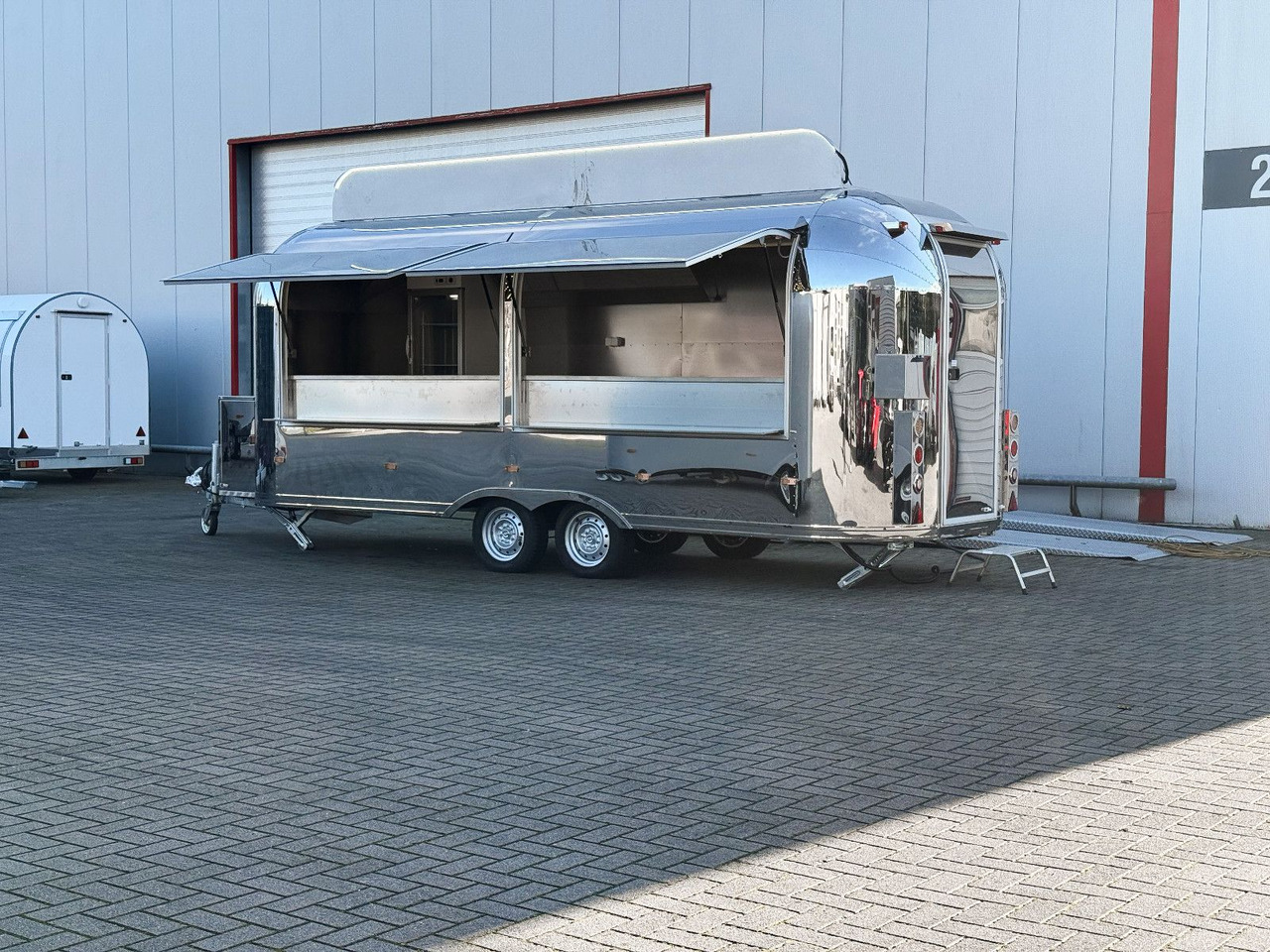 Esselmann Delistar Foodtruck 6000 ähn. Airstream - 자판기 트레일러 : 사진 2 Esselmann Delistar Foodtruck 6000 ähn. Airstream - 자판기 트레일러 : 사진 2