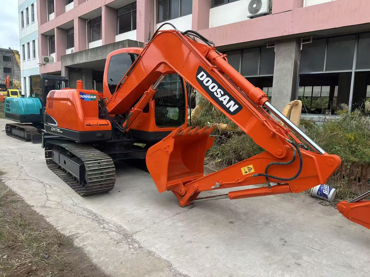 Doosan DX75 - 크롤러 굴삭기 : 사진 3 Doosan DX75 - 크롤러 굴삭기 : 사진 3