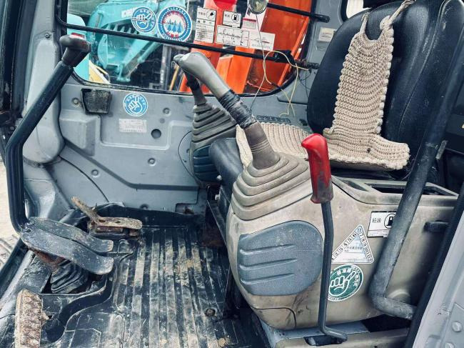 Hitachi EX60 - 크롤러 굴삭기 : 사진 2 Hitachi EX60 - 크롤러 굴삭기 : 사진 2