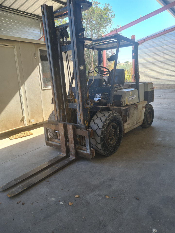 KOMATSU FD40-4 - 자재 취급 장비 : 사진 4 KOMATSU FD40-4 - 자재 취급 장비 : 사진 4