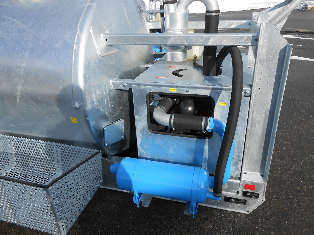 신규 드릴링 리그 S-Vac 8.5m³ Saugfass Druckfass Vacuum suction systems are are fully integrated at the HDD jobsite from today. : 사진 6