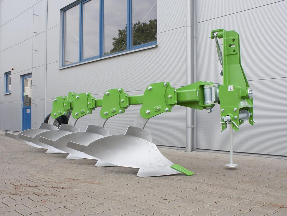 Bomet Pflüge / Single-beam plow / Charrue mono-poutre / Aratro / Плуг / Pług jednobelkowy Libra 3+1 - 심토경운기 : 사진 1 Bomet Pflüge / Single-beam plow / Charrue mono-poutre / Aratro / Плуг / Pług jednobelkowy Libra 3+1 - 심토경운기 : 사진 1
