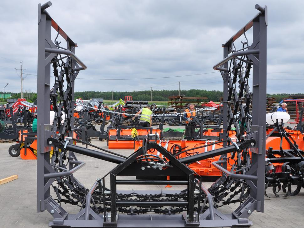 Metal-Technik Wiesenegge / Meadow harrow / Herse de prairie / Strigliatrice / Lanza de prado / Полевая волокуша / Włóka łąkowa 6 m - 파워 해로 : 사진 2 Metal-Technik Wiesenegge / Meadow harrow / Herse de prairie / Strigliatrice / Lanza de prado / Полевая волокуша / Włóka łąkowa 6 m - 파워 해로 : 사진 2