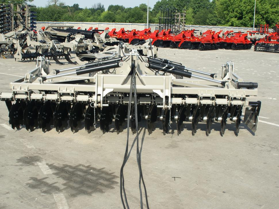 리스 ROLEX Hydraulische Scheibenegge / Hydraulic discs harrow / Dechaumeur à disques / Erpice a dischi / Дисковая гидравлическая борона тип лёгкий с тележкой / Brona talerzowa hydraulicznie składana lekka ROLEX Hydraulische Scheibenegge / Hydraulic discs harrow / Dechaumeur à disques / Erpice a dischi / Дисковая гидравлическая борона тип лёгкий с тележкой / Brona talerzowa hydraulicznie składana lekka : 사진 11 리스 ROLEX Hydraulische Scheibenegge / Hydraulic discs harrow / Dechaumeur à disques / Erpice a dischi / Дисковая гидравлическая борона тип лёгкий с тележкой / Brona talerzowa hydraulicznie składana lekka ROLEX Hydraulische Scheibenegge / Hydraulic discs harrow / Dechaumeur à disques / Erpice a dischi / Дисковая гидравлическая борона тип лёгкий с тележкой / Brona talerzowa hydraulicznie składana lekka : 사진 11