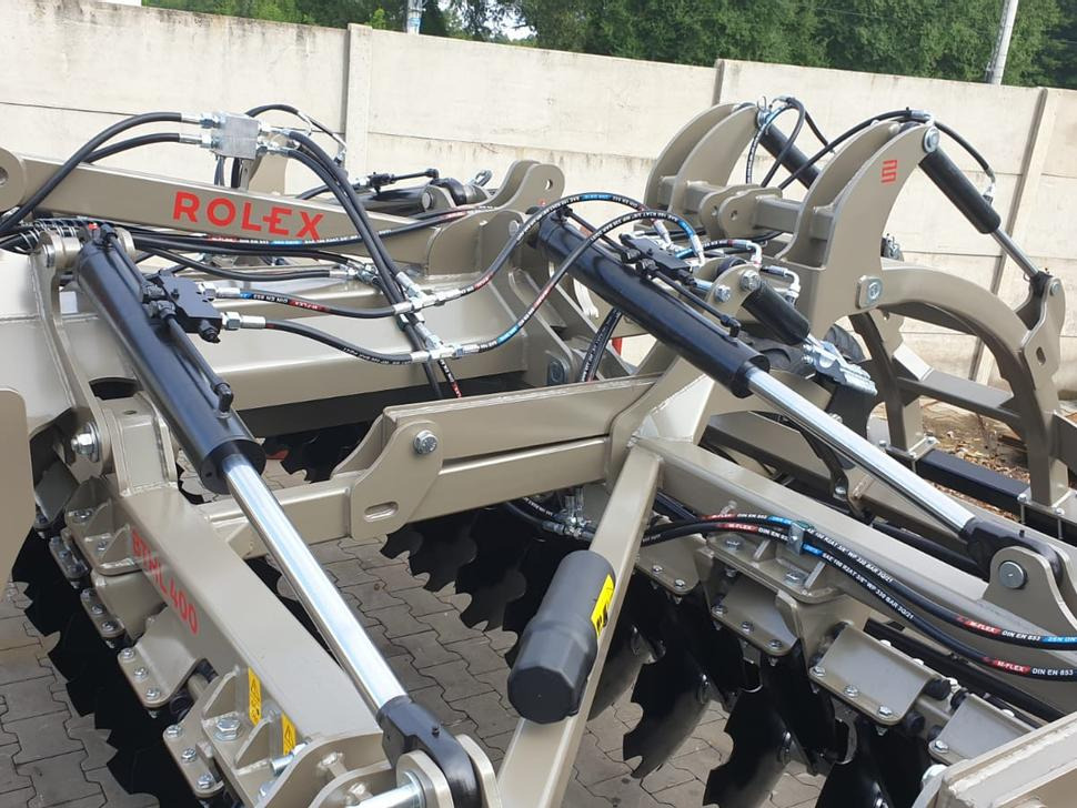 리스 ROLEX Hydraulische Scheibenegge / Hydraulic discs harrow / Dechaumeur à disques / Erpice a dischi / Дисковая гидравлическая борона тип лёгкий с тележкой / Brona talerzowa hydraulicznie składana lekka ROLEX Hydraulische Scheibenegge / Hydraulic discs harrow / Dechaumeur à disques / Erpice a dischi / Дисковая гидравлическая борона тип лёгкий с тележкой / Brona talerzowa hydraulicznie składana lekka : 사진 16 리스 ROLEX Hydraulische Scheibenegge / Hydraulic discs harrow / Dechaumeur à disques / Erpice a dischi / Дисковая гидравлическая борона тип лёгкий с тележкой / Brona talerzowa hydraulicznie składana lekka ROLEX Hydraulische Scheibenegge / Hydraulic discs harrow / Dechaumeur à disques / Erpice a dischi / Дисковая гидравлическая борона тип лёгкий с тележкой / Brona talerzowa hydraulicznie składana lekka : 사진 16