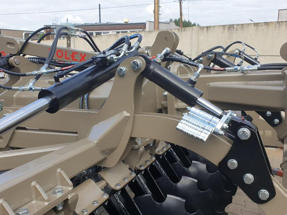 리스 ROLEX Hydraulische Scheibenegge / Hydraulic discs harrow / Dechaumeur à disques / Erpice a dischi / Дисковая гидравлическая борона тип лёгкий с тележкой / Brona talerzowa hydraulicznie składana lekka ROLEX Hydraulische Scheibenegge / Hydraulic discs harrow / Dechaumeur à disques / Erpice a dischi / Дисковая гидравлическая борона тип лёгкий с тележкой / Brona talerzowa hydraulicznie składana lekka : 사진 23 리스 ROLEX Hydraulische Scheibenegge / Hydraulic discs harrow / Dechaumeur à disques / Erpice a dischi / Дисковая гидравлическая борона тип лёгкий с тележкой / Brona talerzowa hydraulicznie składana lekka ROLEX Hydraulische Scheibenegge / Hydraulic discs harrow / Dechaumeur à disques / Erpice a dischi / Дисковая гидравлическая борона тип лёгкий с тележкой / Brona talerzowa hydraulicznie składana lekka : 사진 23