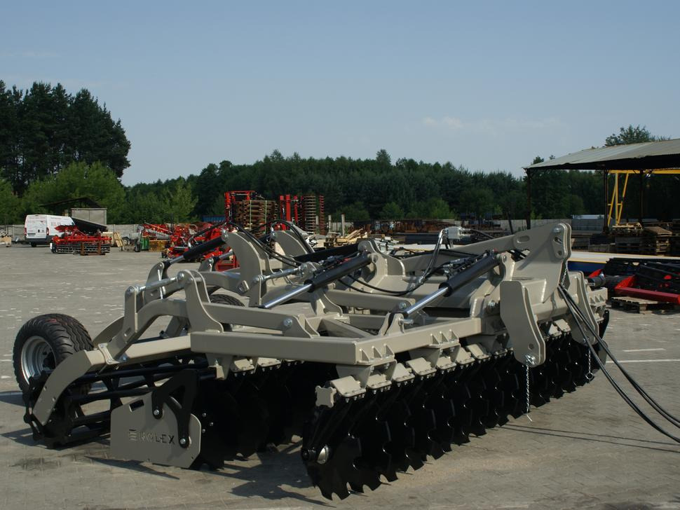 리스 ROLEX Hydraulische Scheibenegge / Hydraulic discs harrow / Dechaumeur à disques / Erpice a dischi / Дисковая гидравлическая борона тип лёгкий с тележкой / Brona talerzowa hydraulicznie składana lekka ROLEX Hydraulische Scheibenegge / Hydraulic discs harrow / Dechaumeur à disques / Erpice a dischi / Дисковая гидравлическая борона тип лёгкий с тележкой / Brona talerzowa hydraulicznie składana lekka : 사진 12 리스 ROLEX Hydraulische Scheibenegge / Hydraulic discs harrow / Dechaumeur à disques / Erpice a dischi / Дисковая гидравлическая борона тип лёгкий с тележкой / Brona talerzowa hydraulicznie składana lekka ROLEX Hydraulische Scheibenegge / Hydraulic discs harrow / Dechaumeur à disques / Erpice a dischi / Дисковая гидравлическая борона тип лёгкий с тележкой / Brona talerzowa hydraulicznie składana lekka : 사진 12