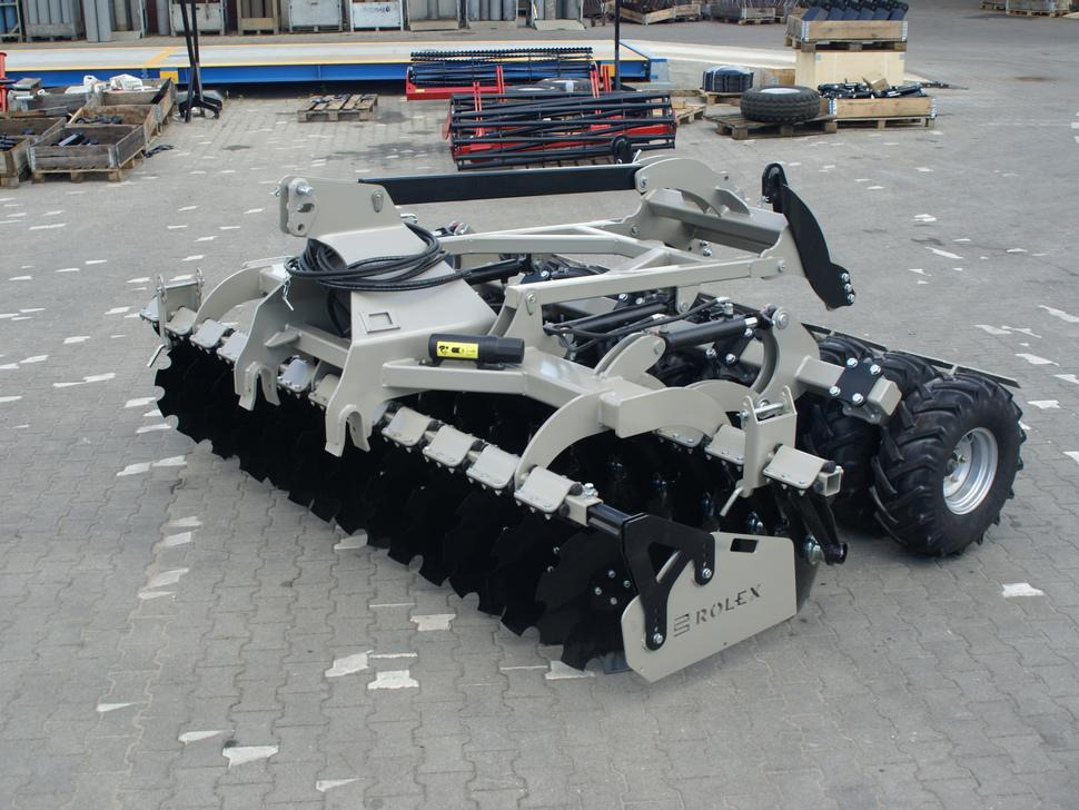 ROLEX Scheibenegge / Disc harrow with hydropack and tire roller / Dechaumeur à disques / Erpice a dischi / Дисковая борона с гидропаком и колёсным катком / Agregat talerzowy uprawowy z hydropackiem i - 체인 해로 : 사진 1 ROLEX Scheibenegge / Disc harrow with hydropack and tire roller / Dechaumeur à disques / Erpice a dischi / Дисковая борона с гидропаком и колёсным катком / Agregat talerzowy uprawowy z hydropackiem i - 체인 해로 : 사진 1