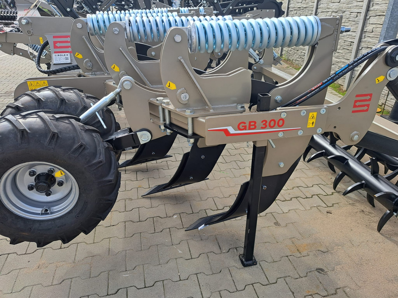 ROLEX Tiefenlockerer / Subsoiler / Décompacteur / Subsolador / Dissodatori / Глубокорыхлитель тип V / Głębosz typ V 3 m - 심토파쇄기 : 사진 5 ROLEX Tiefenlockerer / Subsoiler / Décompacteur / Subsolador / Dissodatori / Глубокорыхлитель тип V / Głębosz typ V 3 m - 심토파쇄기 : 사진 5