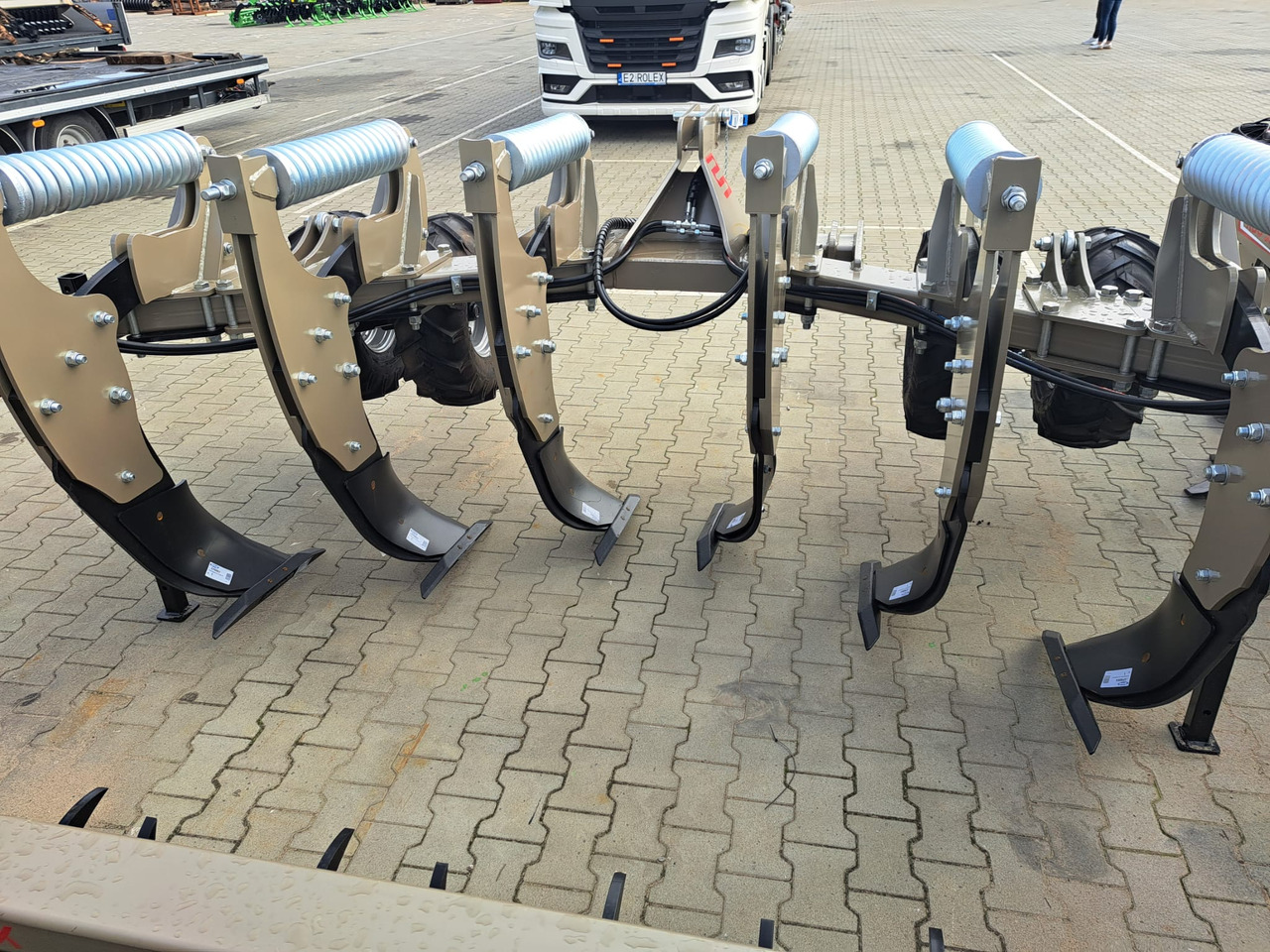ROLEX Tiefenlockerer / Subsoiler / Décompacteur / Subsolador / Dissodatori / Глубокорыхлитель тип V / Głębosz typ V 3 m - 심토파쇄기 : 사진 3 ROLEX Tiefenlockerer / Subsoiler / Décompacteur / Subsolador / Dissodatori / Глубокорыхлитель тип V / Głębosz typ V 3 m - 심토파쇄기 : 사진 3