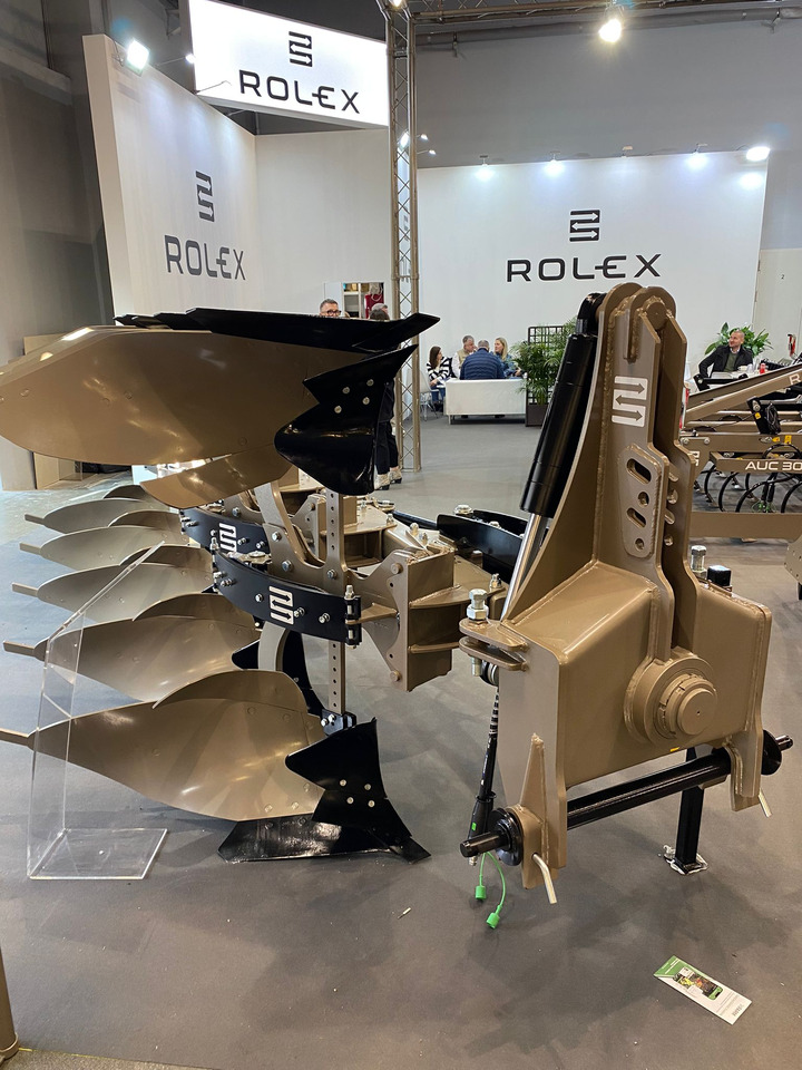 ROLEX Volldrehpflug / Rotary plough / Charrue réversible / Aratro reversibile / Оборотный плуг / Pług obrotowy 3+1 - 심토경운기 : 사진 4 ROLEX Volldrehpflug / Rotary plough / Charrue réversible / Aratro reversibile / Оборотный плуг / Pług obrotowy 3+1 - 심토경운기 : 사진 4