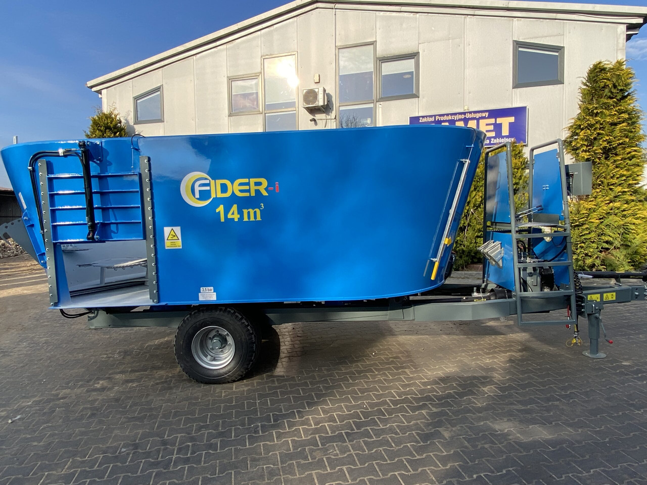 ZAMET Futtermischwagen / Feed mixer / Melangeuse / Carro miscelatore / Vagoneta 2 sinfines / Кормораздатчик 2 шнека / Wóz paszowy 14 m3 - 목초 믹서 : 사진 1 ZAMET Futtermischwagen / Feed mixer / Melangeuse / Carro miscelatore / Vagoneta 2 sinfines / Кормораздатчик 2 шнека / Wóz paszowy 14 m3 - 목초 믹서 : 사진 1