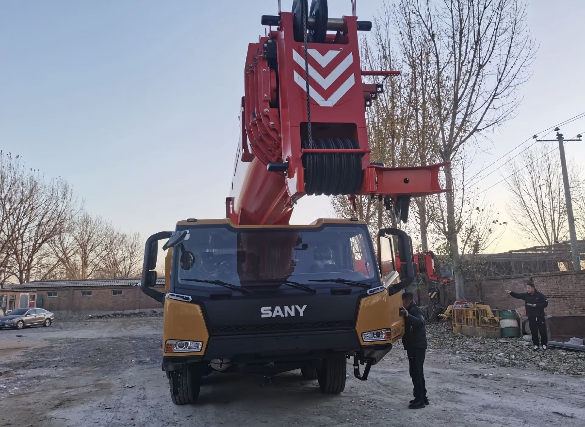SANY STC1000C5-8 - 모바일 크레인 : 사진 3 SANY STC1000C5-8 - 모바일 크레인 : 사진 3