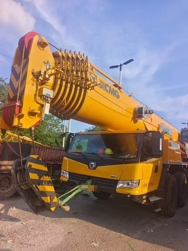 XCMG XCA160L8 - 전천후 지형 크레인 : 사진 1 XCMG XCA160L8 - 전천후 지형 크레인 : 사진 1