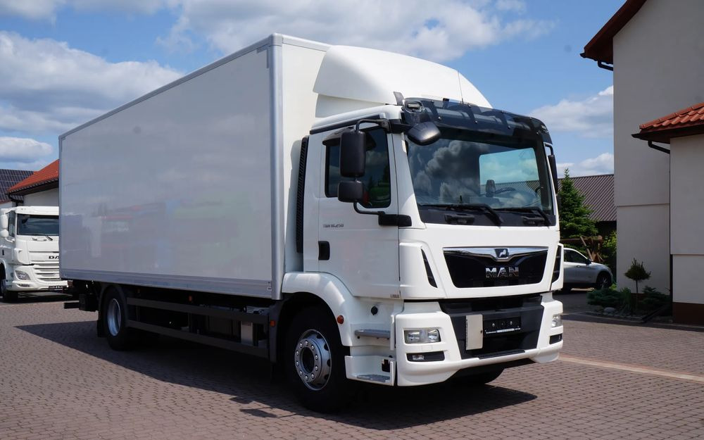 MAN TGM 18.250 / 18.290 EURO 6 KONTENER 19 PALET ŁAD. 9800 KG WINDA - 박스 트럭 : 사진 2 MAN TGM 18.250 / 18.290 EURO 6 KONTENER 19 PALET ŁAD. 9800 KG WINDA - 박스 트럭 : 사진 2