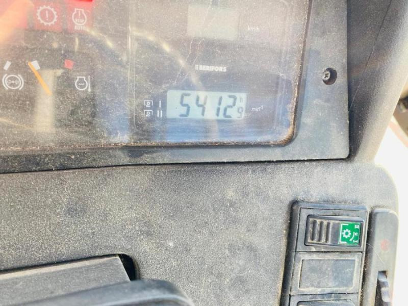 장궤형 트랙터 CASE IH CVX 150 : 사진 12