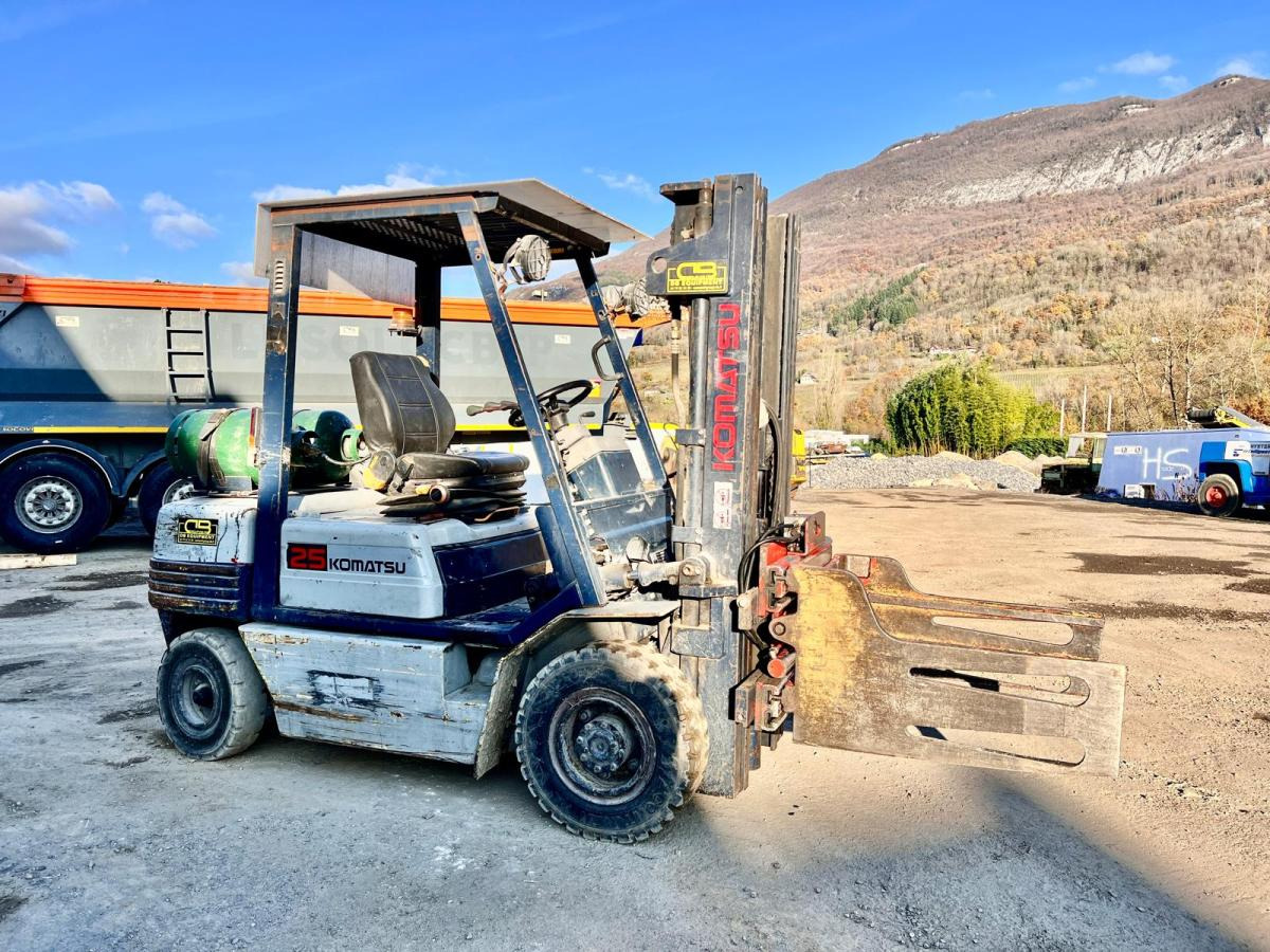 KOMATSU Chariot élévateur à gaz FG25T-11E (AVEC PINCE) - LPG 지게차 : 사진 4 KOMATSU Chariot élévateur à gaz FG25T-11E (AVEC PINCE) - LPG 지게차 : 사진 4
