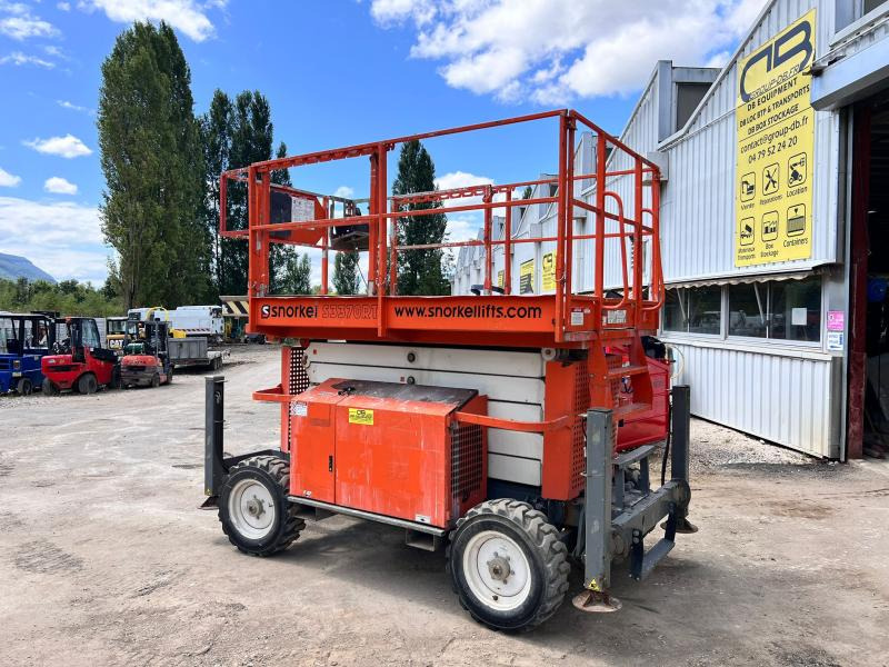 Snorkel S3370RT NACELLE CISEAUX 12M 4X4 DIESEL - 시저 리프트 : 사진 2 Snorkel S3370RT NACELLE CISEAUX 12M 4X4 DIESEL - 시저 리프트 : 사진 2
