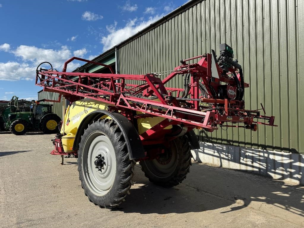 Hardi Navigator 3000L 24m - 견인 스프레이 : 사진 2 Hardi Navigator 3000L 24m - 견인 스프레이 : 사진 2